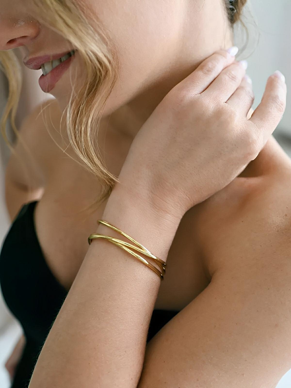 Bracelet rigide, torsadé, plaqué or, style old money, acier inoxydable, modèle Lucienne - Bracelet - Or