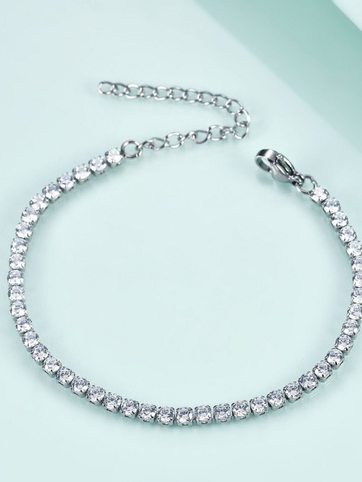 Bracelet tennis femme, or blanc, zircon scintillant, style luxe, fermoir sécurisé, modèle Larissa - Bracelet - Argent