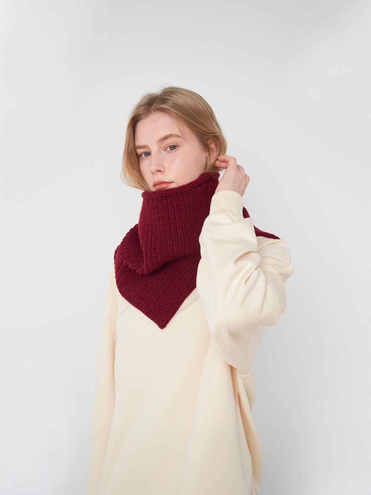 Cache - cou tricoté, doux et chaud, design haut col, unisexe, hiver, confort thermique, protection du cou, style minimaliste, modèle Artémis - Cache - cou - Bordeaux