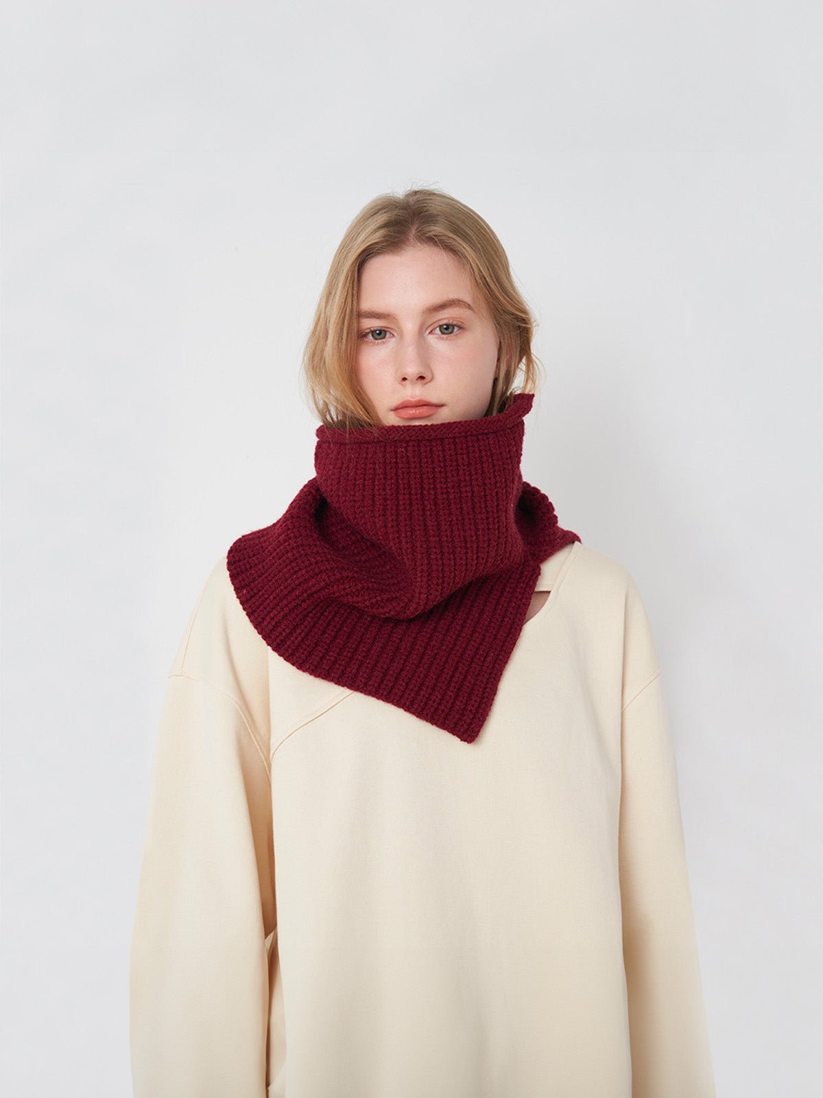 Cache - cou tricoté, doux et chaud, design haut col, unisexe, hiver, confort thermique, protection du cou, style minimaliste, modèle Artémis - Cache - cou - Bordeaux
