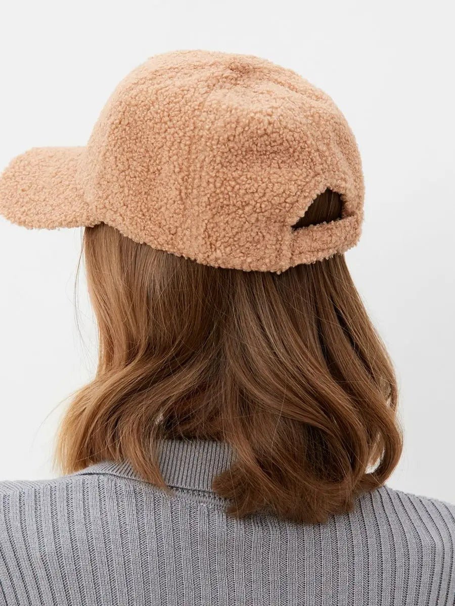 Casquette bouclette mouton, ajustable chaude, polaire, douce peluche à moumoute, modèle Mona - Casquette - Camel