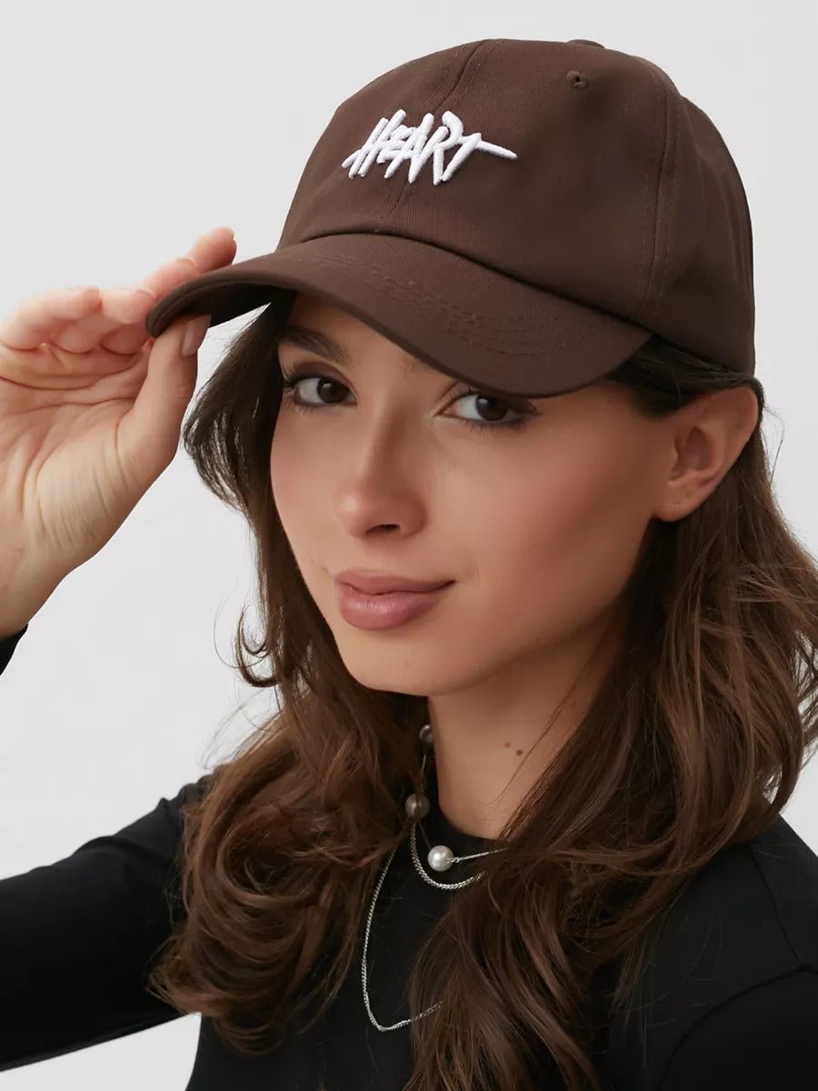 Casquette HEART brodée, coton respirant, visière courbée, ajustable, style urbain, modèle Hermi - Casquette - Marron