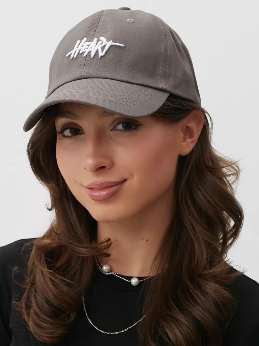Casquette HEART brodée, coton respirant, visière courbée, ajustable, style urbain, modèle Hermi - Casquette - Gris