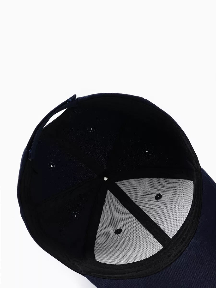 Casquette unie colorée, à visière courbée, réglable, au polyester respirant, look minimal, modèle Gaby - Casquette - Bleu marine