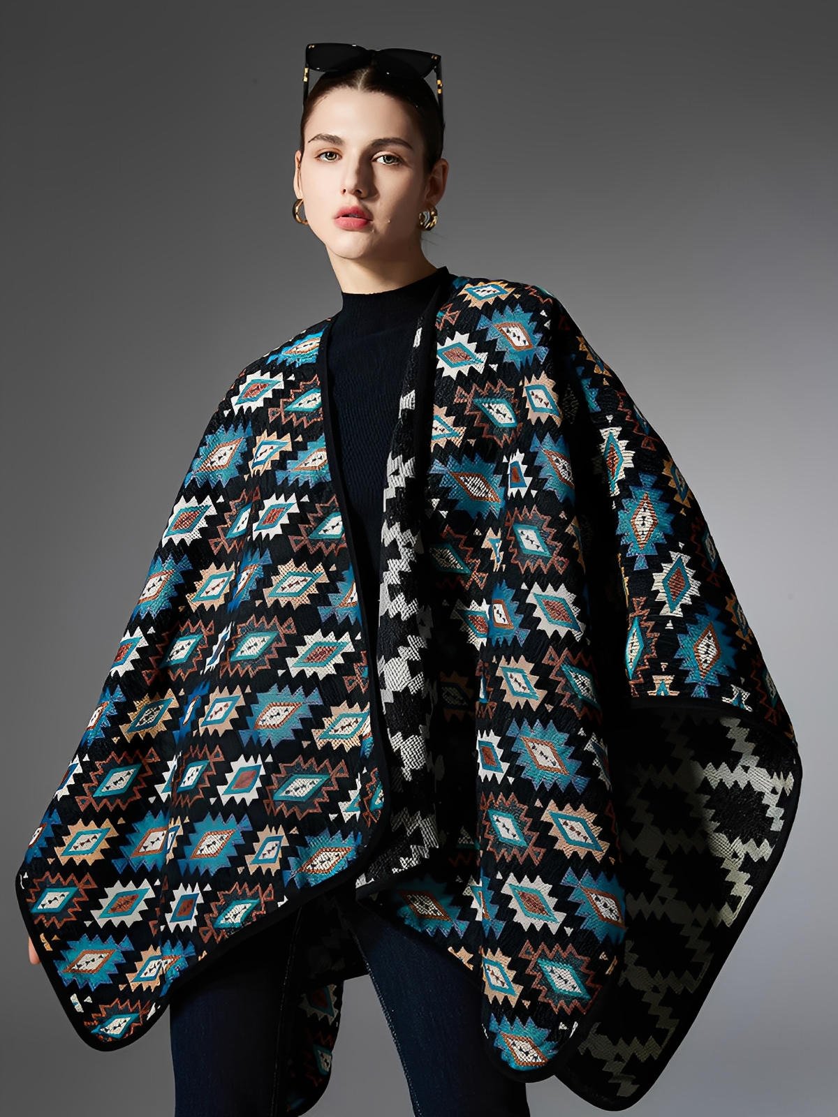 Châle chaud, poncho géométrique, couverture épaisse, cape colorée, style bohème, motifs azur et terre, grand format 150x130 cm, douceur cocooning, modèle Célestia - Châle - Multicolore