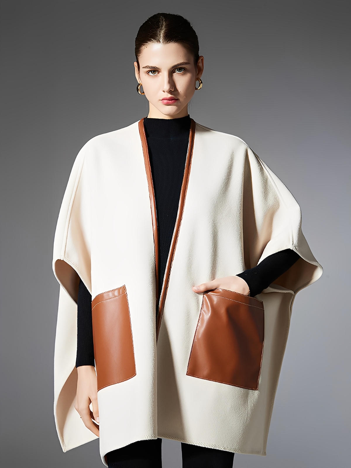 Châle femme, cape mi - saison, châle à poches simili, poncho chaud, manteau sans manches, cape beige chic, châle automne hiver, poncho oversize, châle doux, cape ample, modèle Tarisse - Châle - Beige