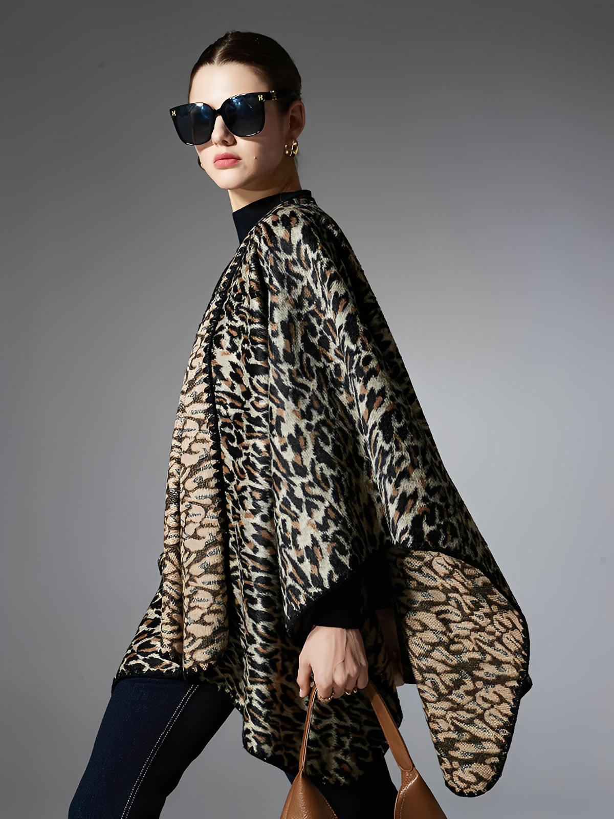 Châle léopard, châle femme hiver, poncho chaud, cape à motif animal, châle doux et enveloppant, modèle Gastine - Châle - Beige