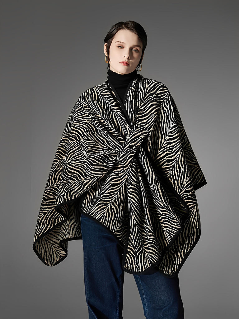 Châle zébré, cape à motif animal, grand châle chaud, poncho noir et beige, châle épais femme hiver, accessoire mode automne, modèle Zéba - Châle - Blanc et noir