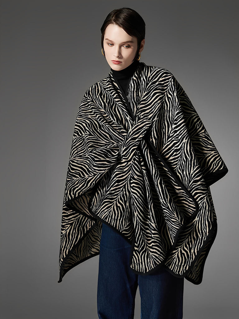 Châle zébré, cape à motif animal, grand châle chaud, poncho noir et beige, châle épais femme hiver, accessoire mode automne, modèle Zéba - Châle - Blanc et noir