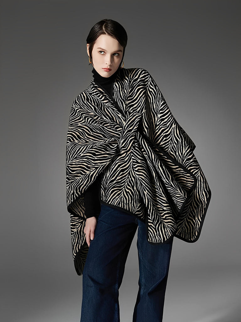 Châle zébré, cape à motif animal, grand châle chaud, poncho noir et beige, châle épais femme hiver, accessoire mode automne, modèle Zéba - Châle - Blanc et noir
