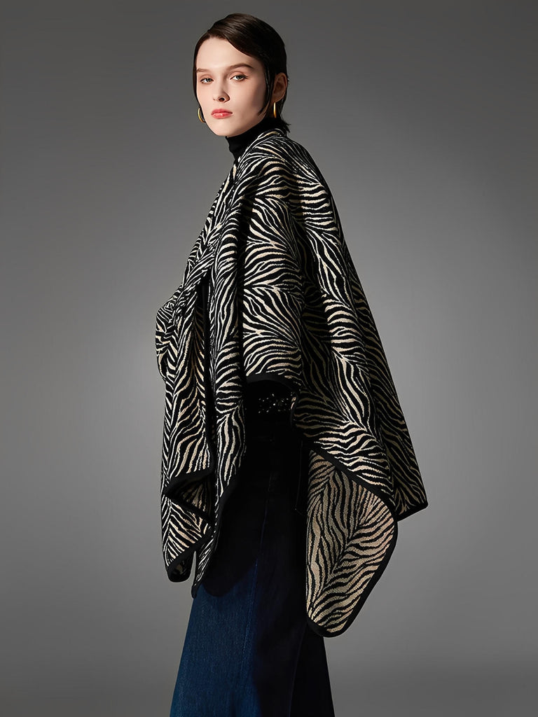 Châle zébré, cape à motif animal, grand châle chaud, poncho noir et beige, châle épais femme hiver, accessoire mode automne, modèle Zéba - Châle - Blanc et noir