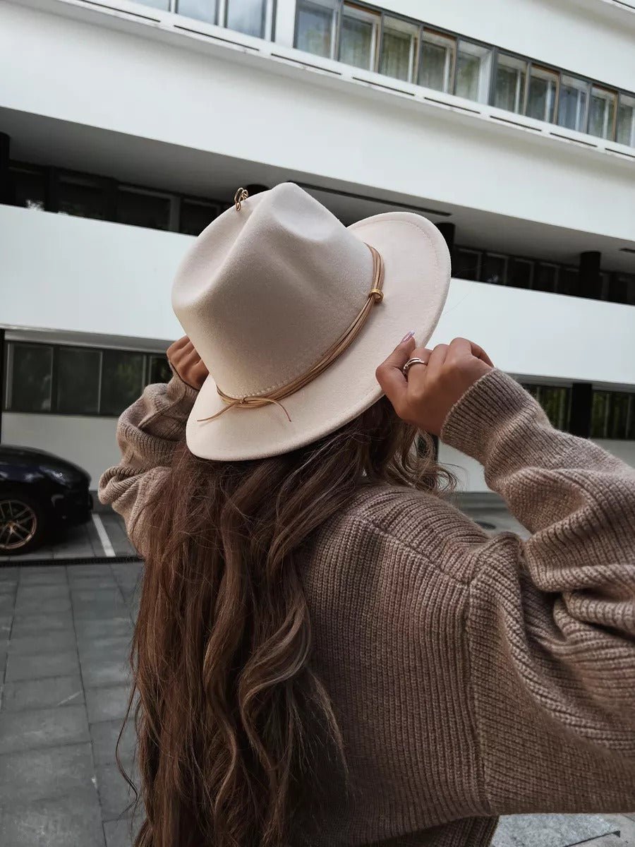 Chapeau feutre femme, chapeau large bord, accessoire mode automne, feutre doux confortable, avec bijou broche doré, modèle Murize - Chapeau de paille - Beige