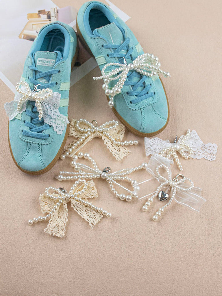 Charm pendentif perles, nœud papillon dentelle, bijou décoratif chaussures ou sac, accessoire perlé chic, breloque amovible féminine, modèle Rinza - charms - Style 1