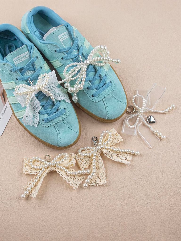 Charm pendentif perles, nœud papillon dentelle, bijou décoratif chaussures ou sac, accessoire perlé chic, breloque amovible féminine, modèle Rinza - charms - Style 1