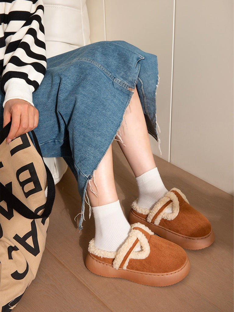 Chaussons d’hiver fourrés, mules chaudes femme, pantoufles intérieures confortables, semelle antidérapante, doublure peluche douce, style moderne, modèle Sicka - Chaussons - Camel XXS