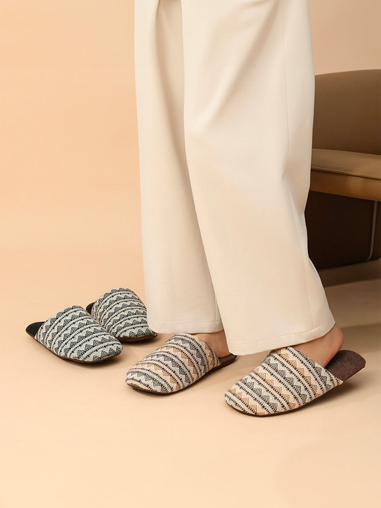 Chaussons d’intérieur coton, semelle souple antidérapante, confort thermique toutes saisons, chaussons unisexe, style maison cosy, modèle Cirmus - Chaussons - Marron XXS