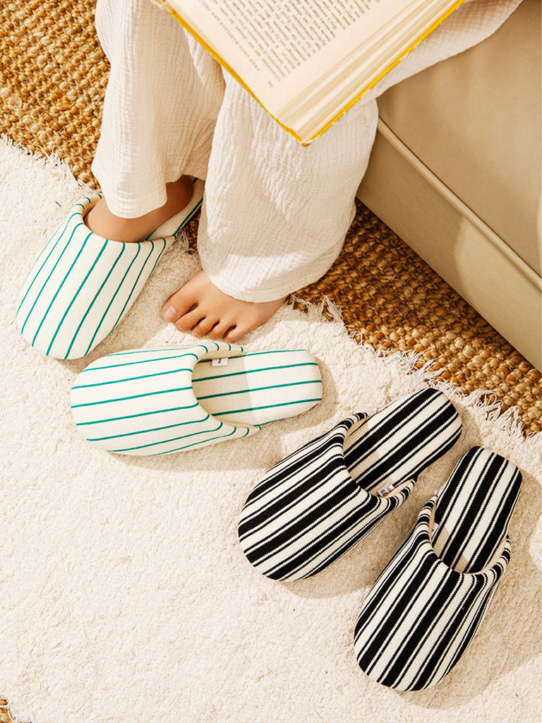 Chaussons d’intérieur rayés, chaussons coton confort, chaussons unisexe hiver, chaussons antidérapants maison, chaussons doublés chauds, modèle Triny - Chaussons - Noir XXS