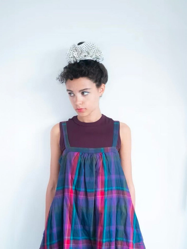 Chouchou à pois, tissu polyester doux, grand format volumineux, finition surpiquée, accessoire cheveux femme, style doux et féminin, modèle Yirsy - Chouchou - Blanc et noir