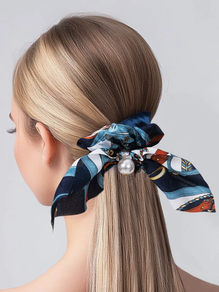 Chouchou cheveux satin perle, accessoire cheveux femme, élastique cheveux foulard, ruban décoratif queue de cheval, chouchou avec nœud, modèle Kessia - Chouchou - Bleu