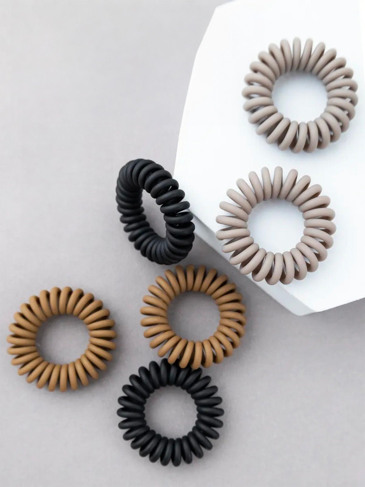 Chouchou spirale silicone, élastiques cheveux résistants, lot de 6, noir, gris, brun, antiglisse, sans trace, modèle Spirou - Chouchou - Noir / Brun / Gris