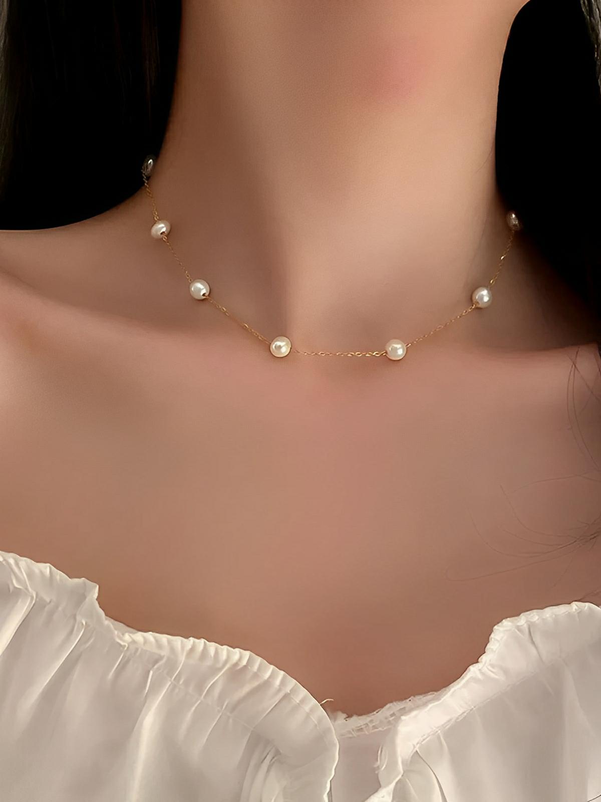 Collier chaîne géométrique femme, perle blanche imitation, pendentif papillon, style moderne, acier inoxydable, doré, modèle Kenza - Collier - Or 40 - 45cm