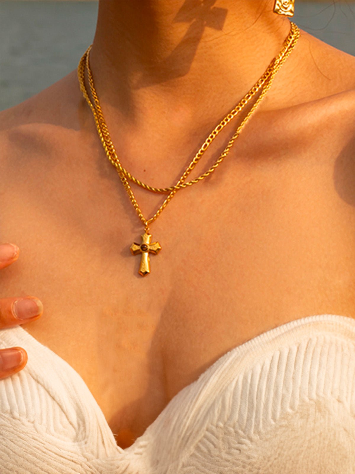 Collier croix double chaîne, doré 18K, pendentif géométrique, look vintage, acier inoxydable, modèle Joka - Collier - Or 43.5 +5 cm