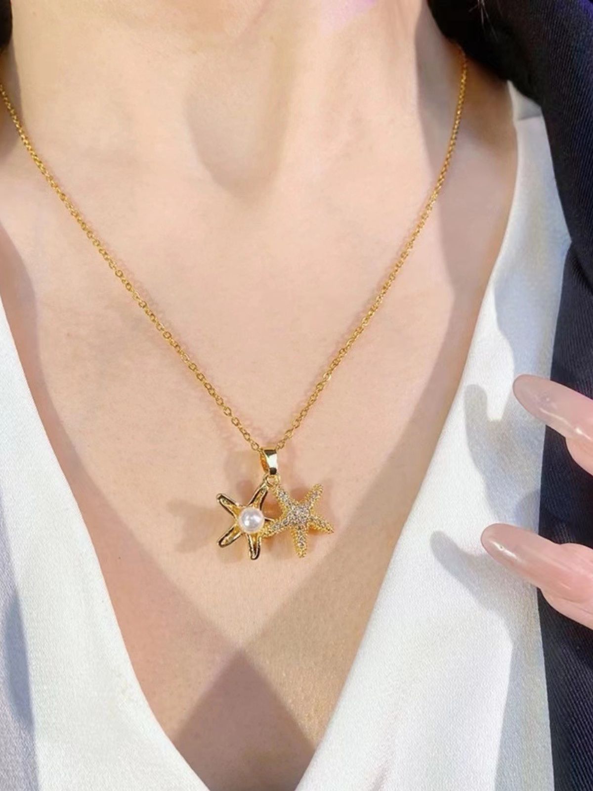 Collier étoile de mer, acier titane, zircons scintillants, chaîne clavicule femme, bijou lumineux 2024, modèle Nathalie - Collier - Or 42 cm