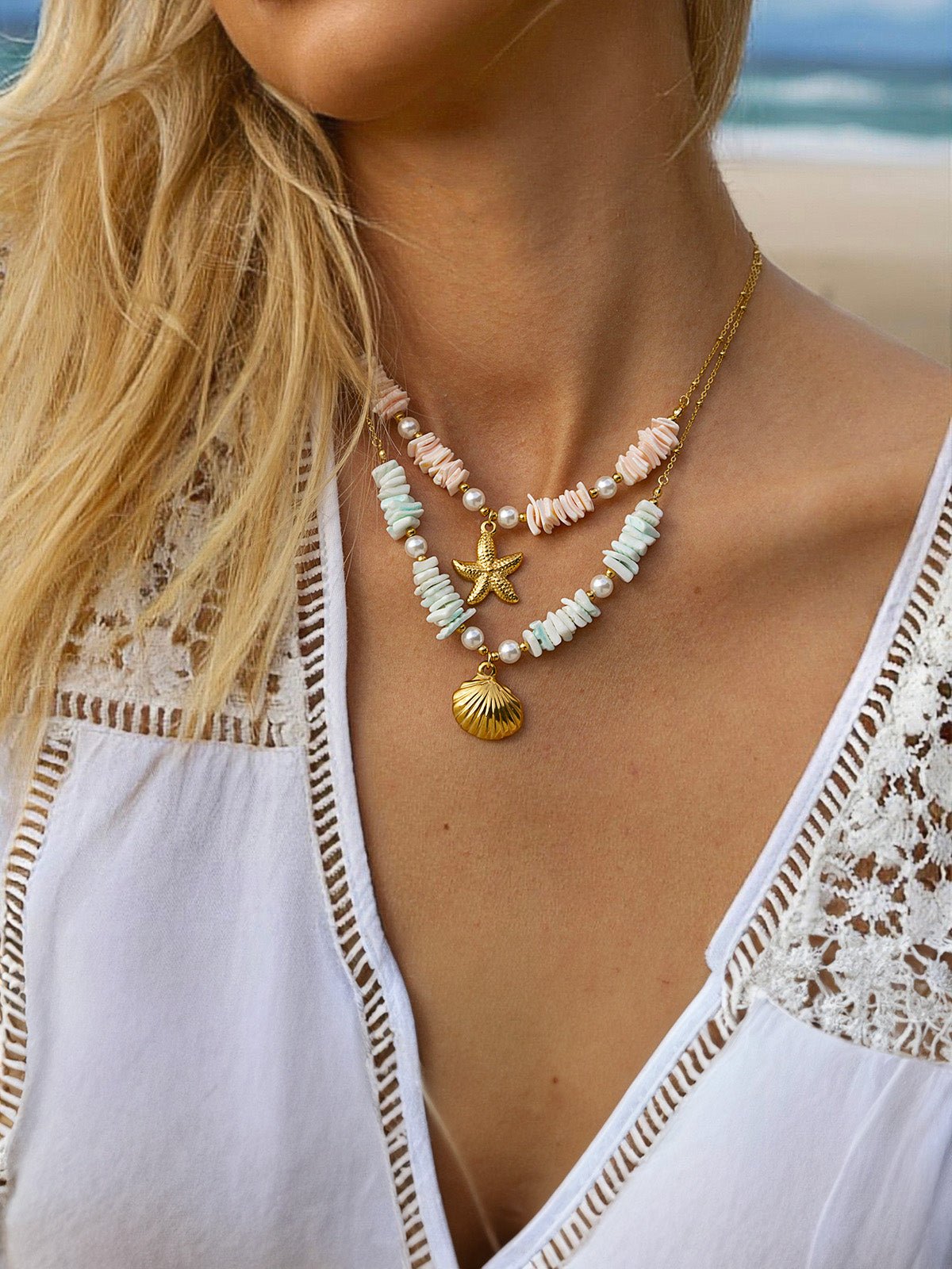 Collier pendentif coquillage ou étoile de mer, perles blanches, chaîne dorée, acier inoxydable, modèle Gina - Collier - Rose 40 + 5 cm