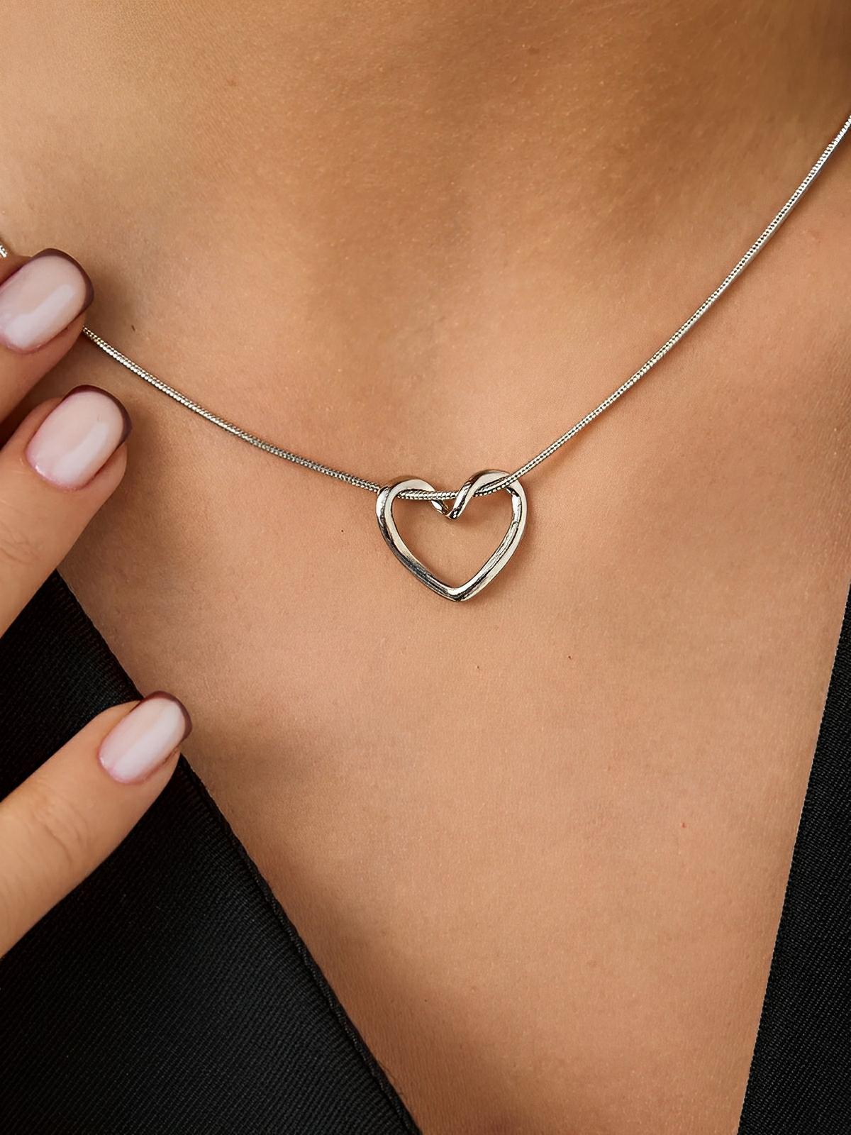 Collier ras du cou cœur, pendentif amour, chaîne argentée, bijou fantaisie femme, cadeau symbolique, modèle Olivette - Collier - Argent