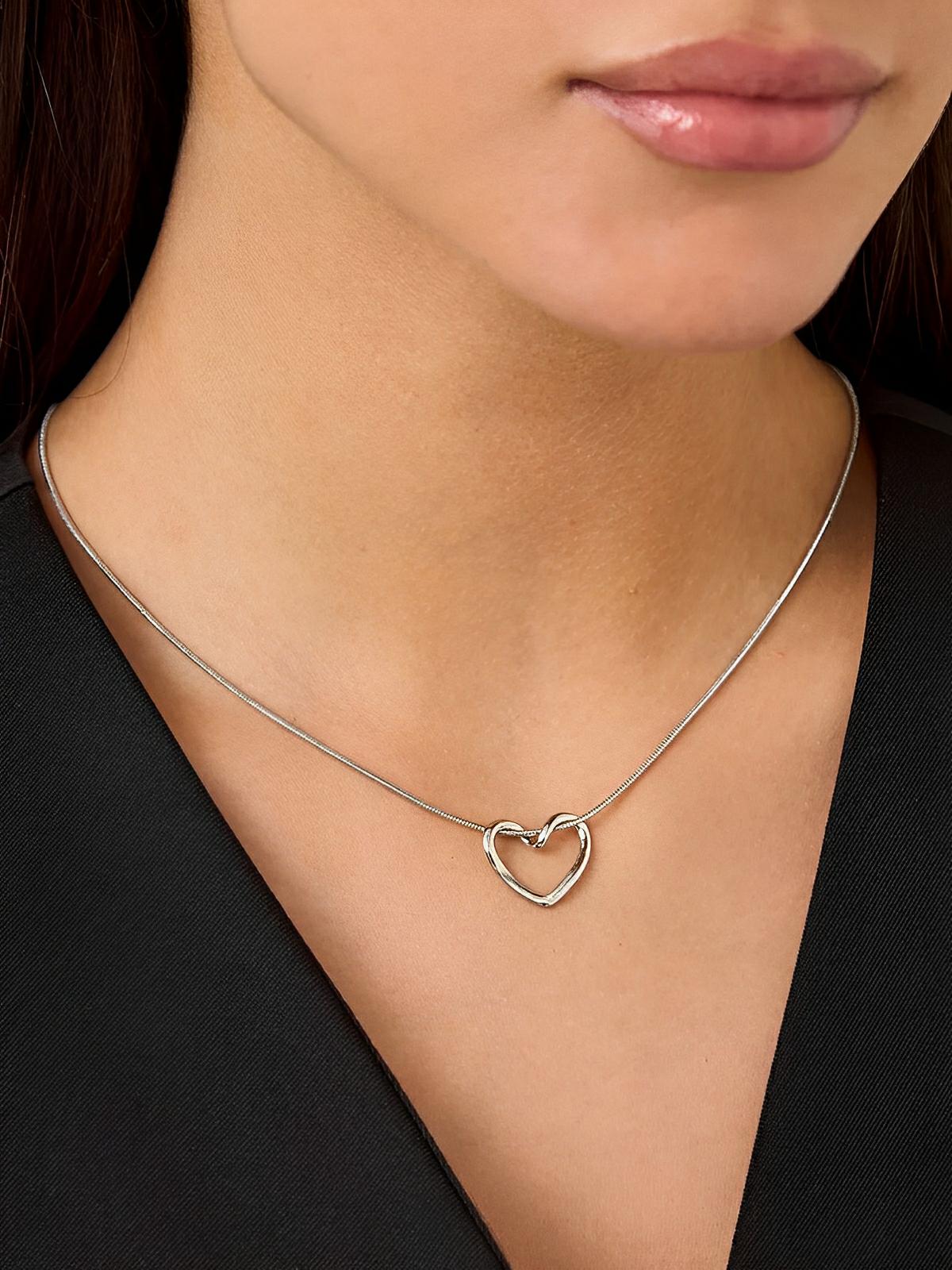 Collier ras du cou cœur, pendentif amour, chaîne argentée, bijou fantaisie femme, cadeau symbolique, modèle Olivette - Collier - Argent