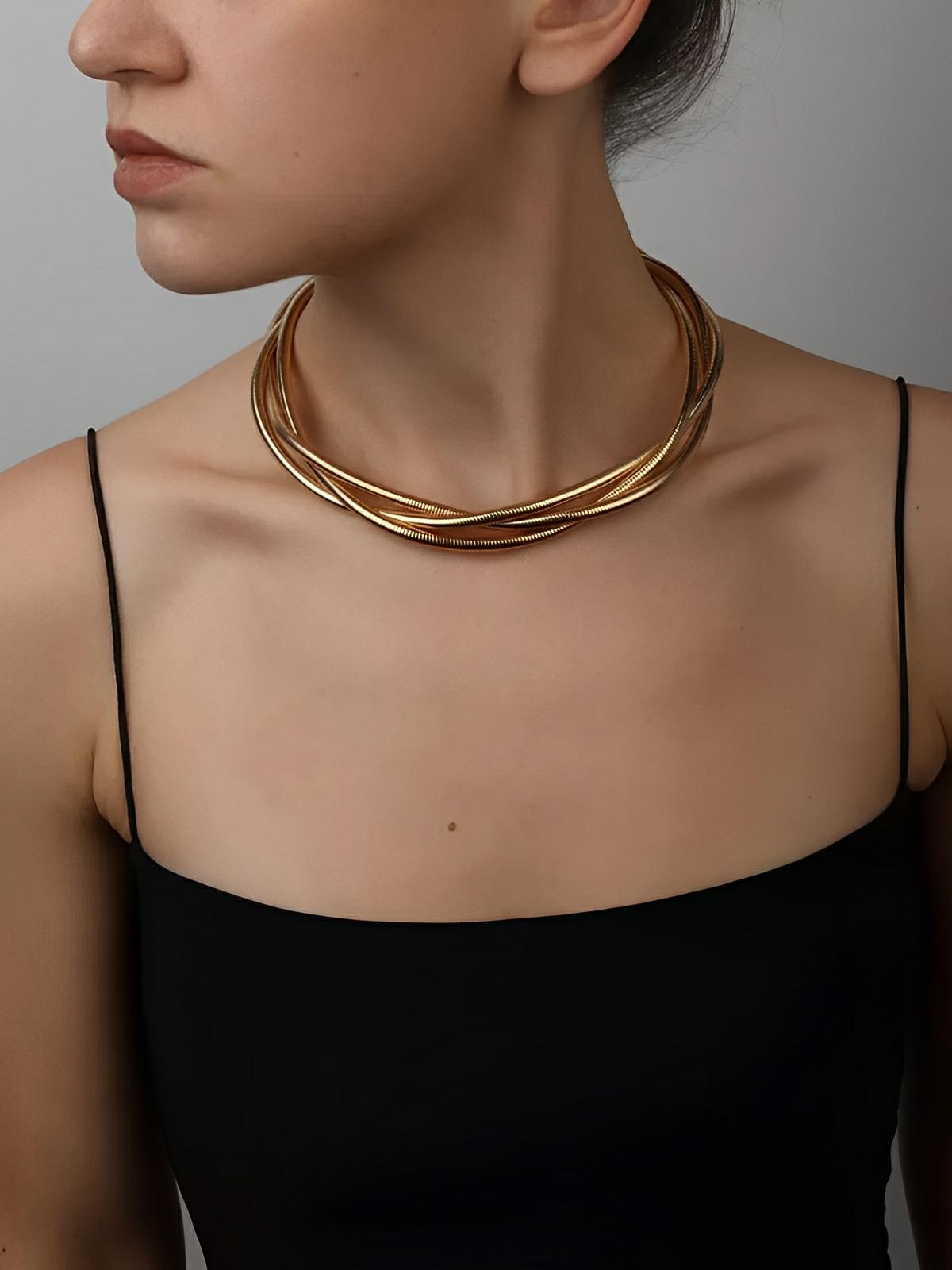Collier rigide femme, choker métal doré, collier trois rangs, style géométrique, bijou tendance Y2K, modèle Vita - Collier - Or