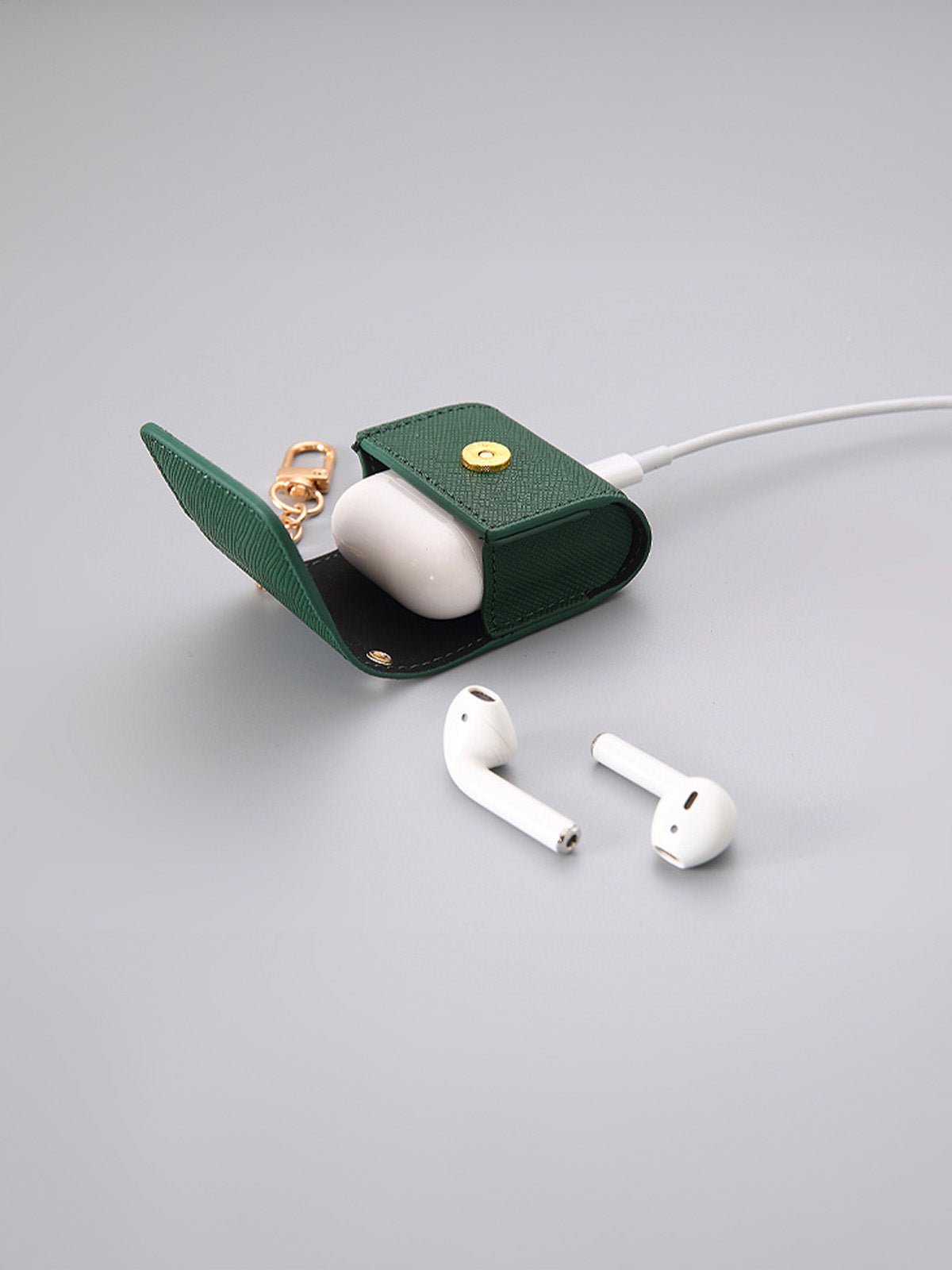 Coque AirPods simili vegan rigide, housse avec mousqueton, fermeture pression, protection waterproof, étui transport élégant, modèle Cédianne - Écouteurs sans fil - Marron AirPods Pro 1 à 2