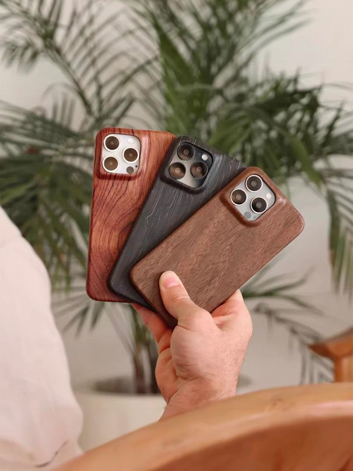 Coque iPhone bois naturel, protection raffinée, design ultra - fin, toucher doux, look moderne, compatible charge sans fil, modèle Cyril - Coque iPhone - Bois de Rose Prestige iPhone 12