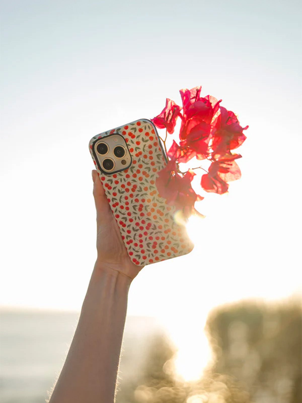 Coque iPhone cerises, motif fruité rouge, protection rigide antichoc, design mignon, compatible MagSafe, modèle Loza - Coque iPhone - Blanc et rouge iPhone X