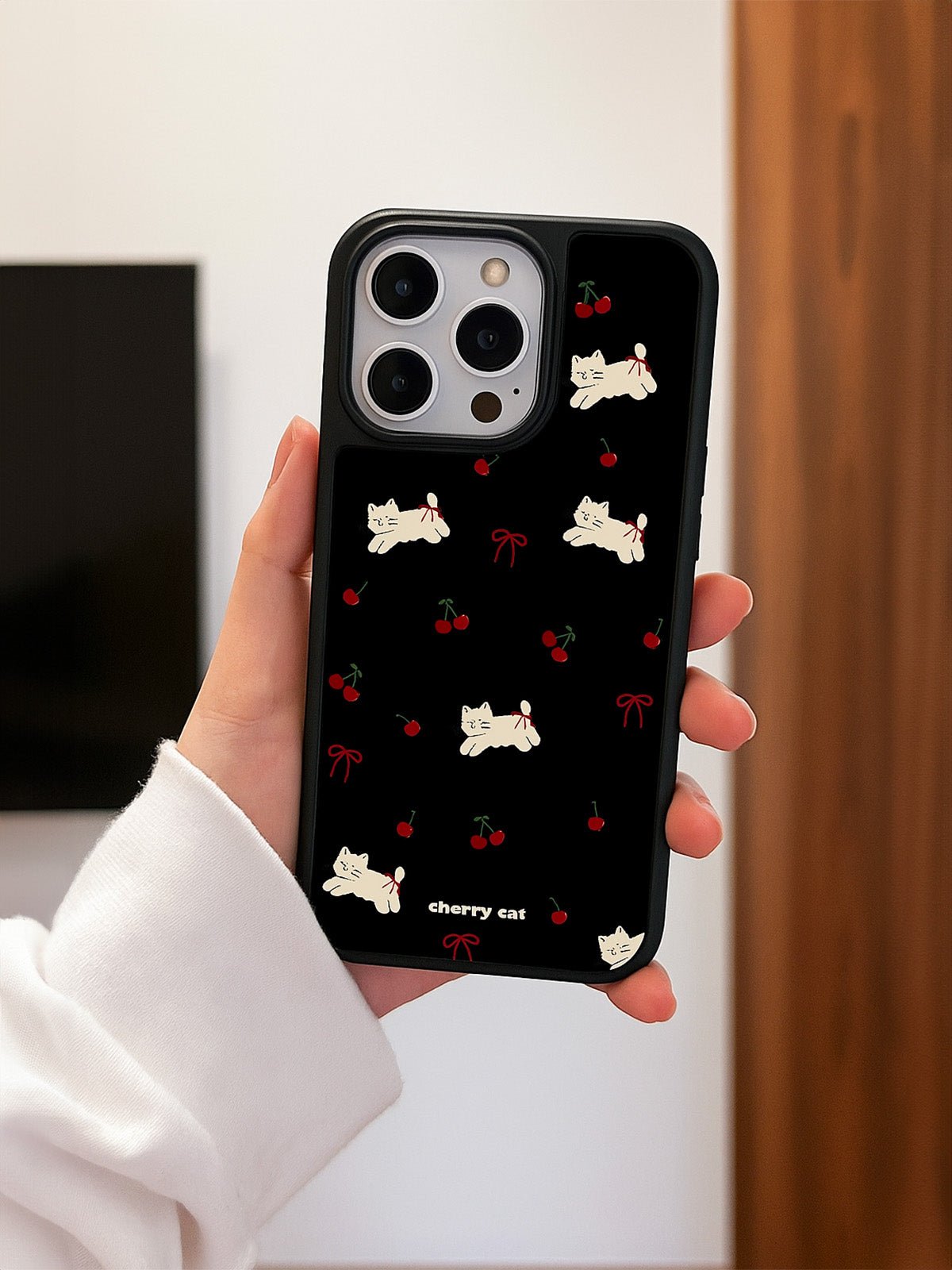 Coque iPhone Cherry cat, Protection anti - choc, motif chat cerise, Coque douce antirayures, compatible MagSafe, Design Mignon Noir, modèle Molly - Coque iPhone - Noir iPhone 12