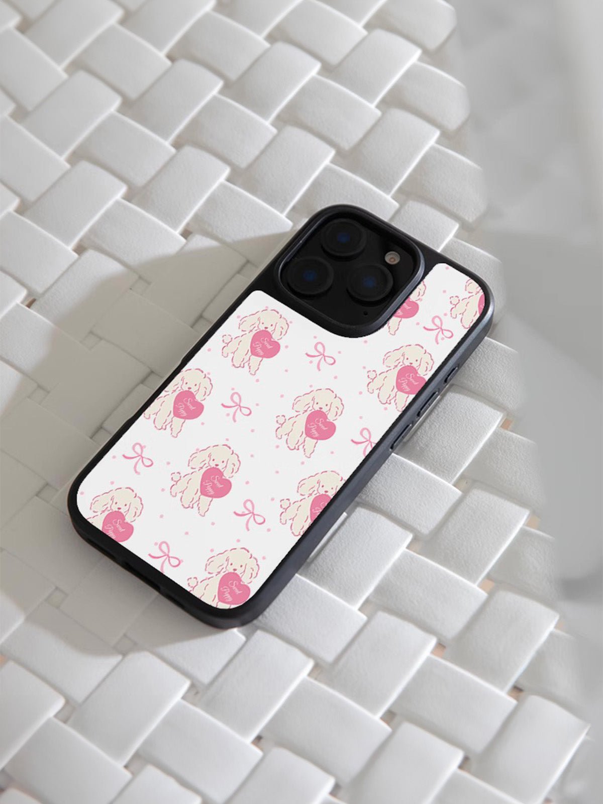 Coque iPhone cœur petit chien, protection anti - choc, design mignon rose, compatible MagSafe, contour noir résistant, modèle Yila - Coque iPhone - Blanc et rose iPhone 12