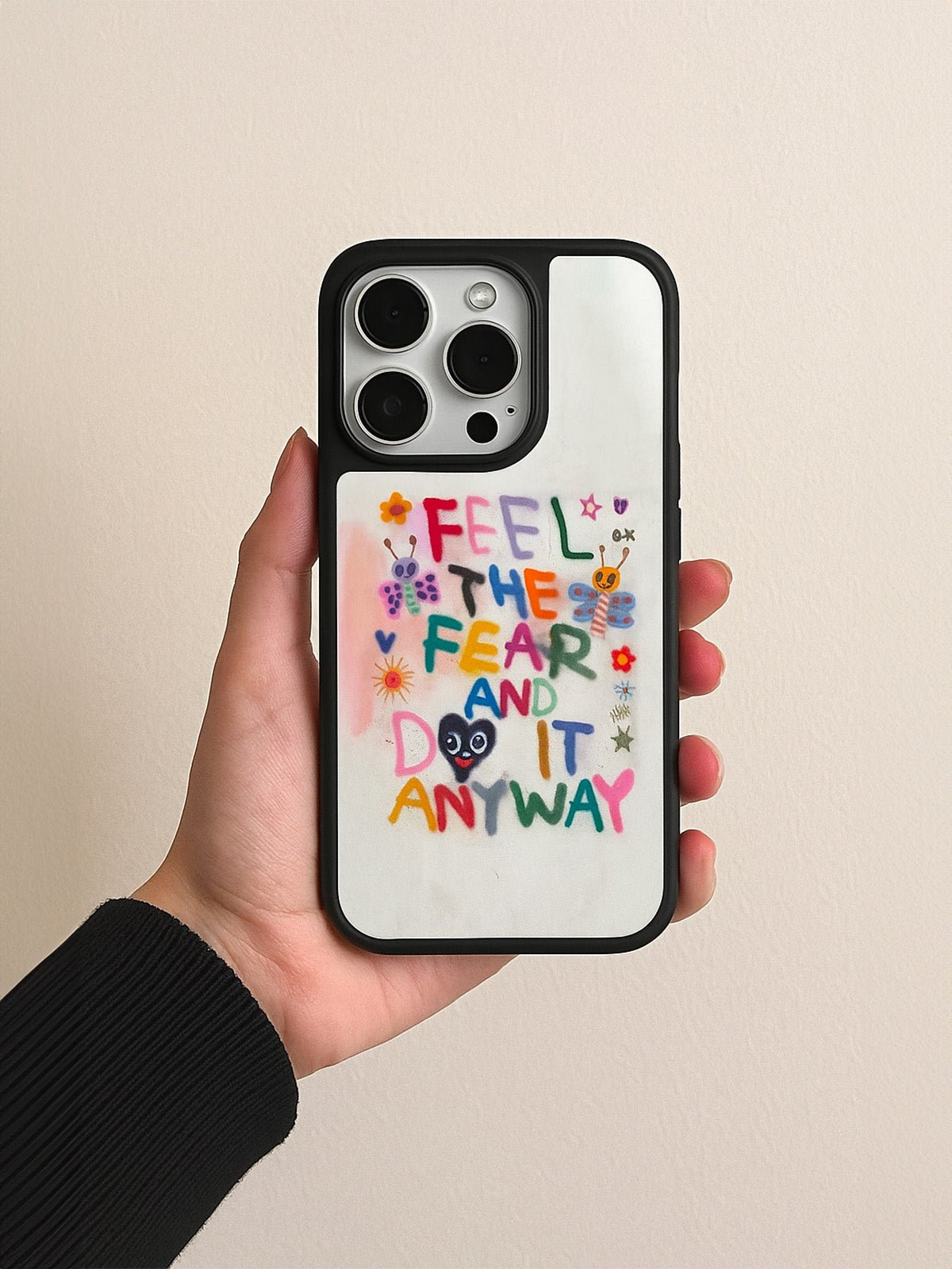 Coque iPhone douce au toucher, motif coloré Feel the Fear and Do It Anyway, protection anti - choc, dos effet verre mat, compatible MagSafe, style créatif et amusant, modèle Perrine - Coque iPhone - Blanc iPhone 12