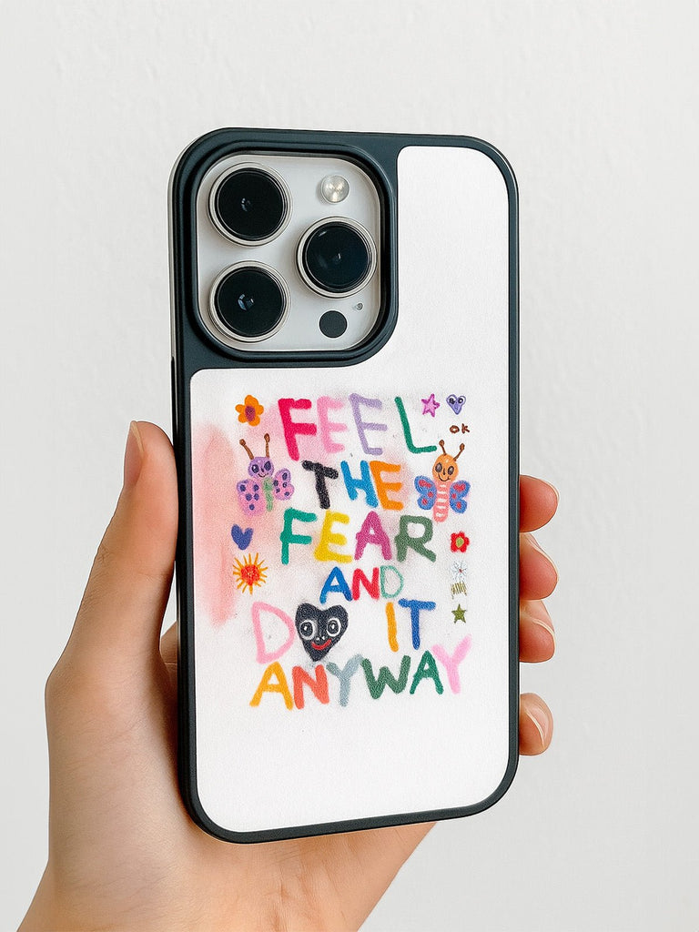 Coque iPhone douce au toucher, motif coloré Feel the Fear and Do It Anyway, protection anti - choc, dos effet verre mat, compatible MagSafe, style créatif et amusant, modèle Perrine - Coque iPhone - Blanc iPhone 12