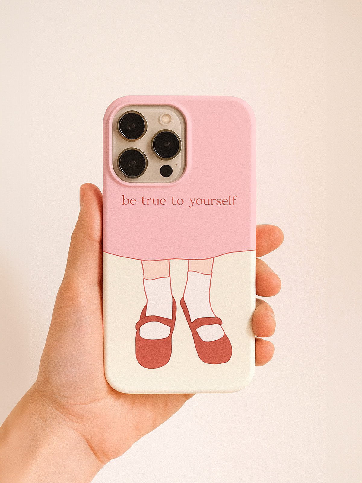 Coque iPhone fille rétro, Be true to yourself, protection rigide antichoc, design mignon rose et crème, motif chaussures, compatible Apple iPhone, style ins adorable, modèle Loneli - Coque iPhone - Rose et crème iPhone XR