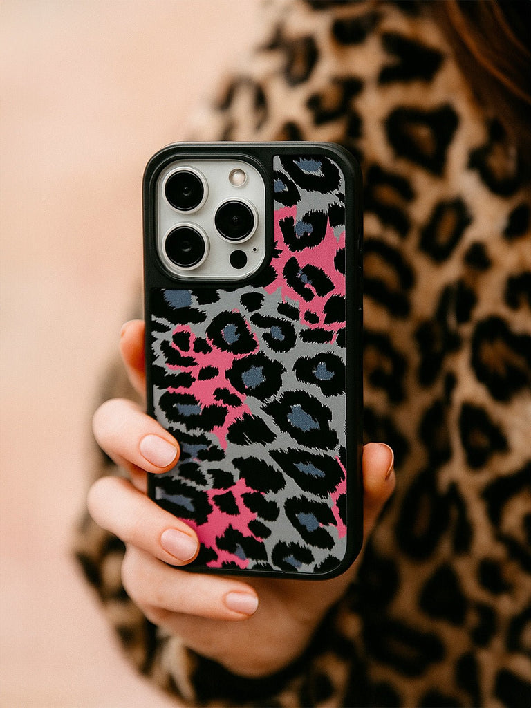 Coque iPhone léopard violet et rose, motif audacieux, protection complète, verre doux au toucher, compatible MagSafe, modèle Olyra - Coque iPhone - Gris et rose iPhone 12
