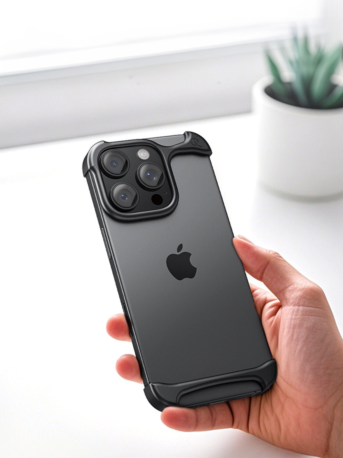 Coque iPhone métal fin signature, design aérien exclusif, protection caméra intégrale, style premium, sensation ultra légère, modèle Zarek - Coque iPhone - Noir iPhone 13