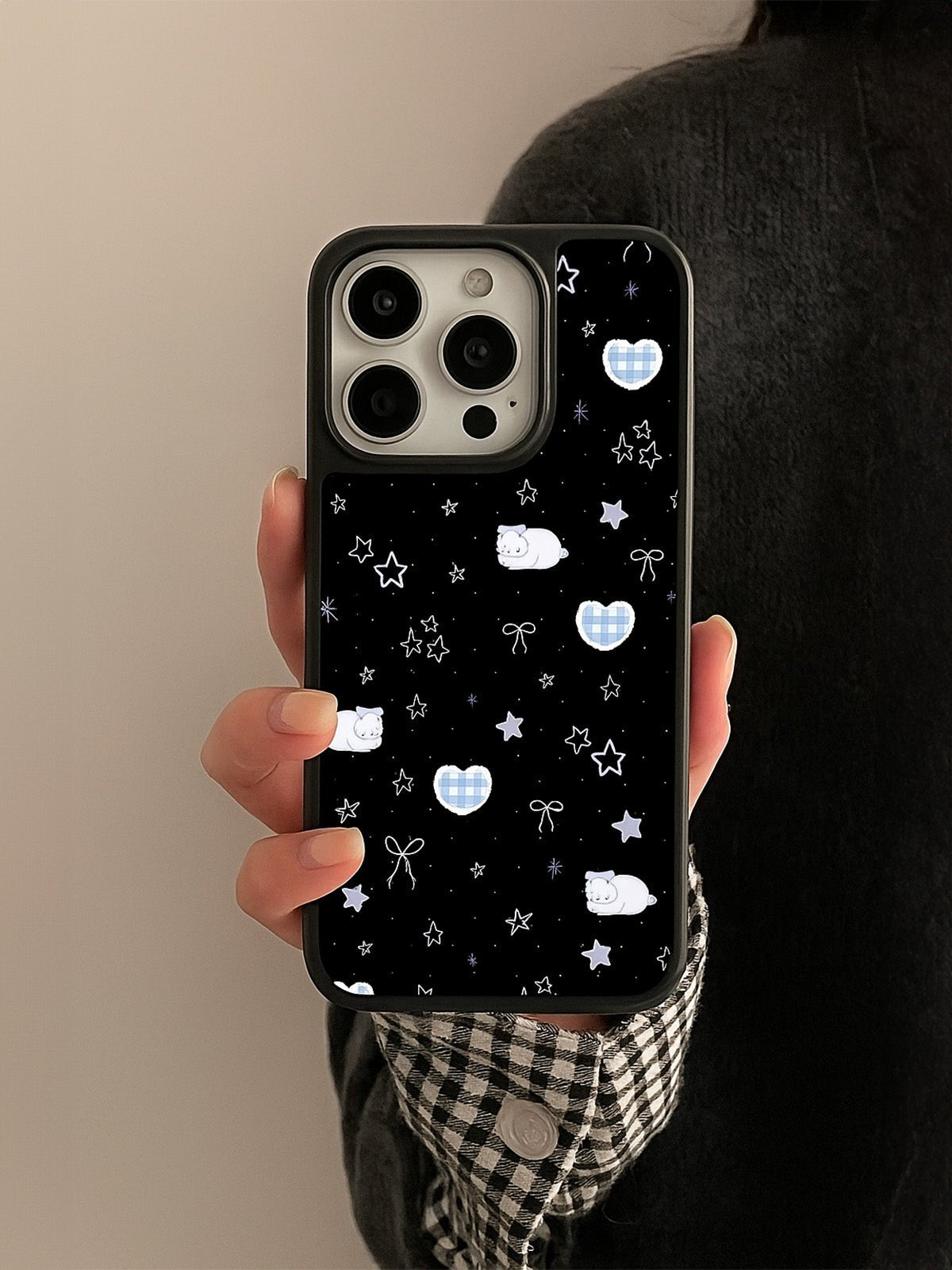 Coque iPhone motif mouton, noir étoiles cœurs, protection anti - choc, style mignon ins, compatible modèles iPhone 12 à 16, modèle Carla - Coque iPhone - Noir iPhone 12