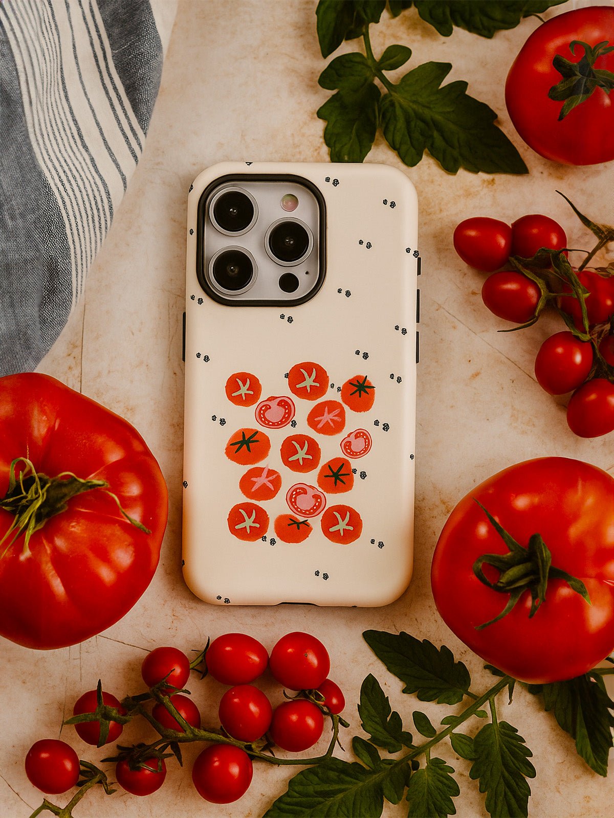Coque iPhone motif tomates, protection renforcée anti - choc, finition mate, design créatif, compatible charge sans fil, modèle Tama - Coque iPhone - Blanc iPhone XR