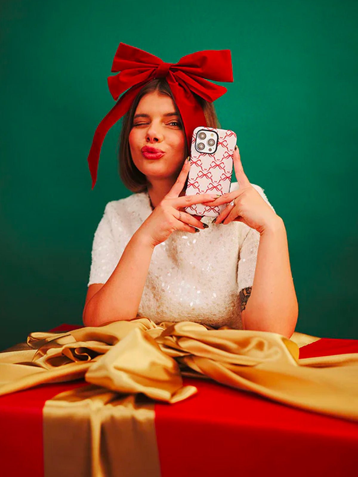 Coque iPhone nœuds rouges, design ruban cadeau, protection antichoc, motif original, coque rigide et fine de Noël, modèle Dérima - Coque iPhone - Crème et rouge iPhone X