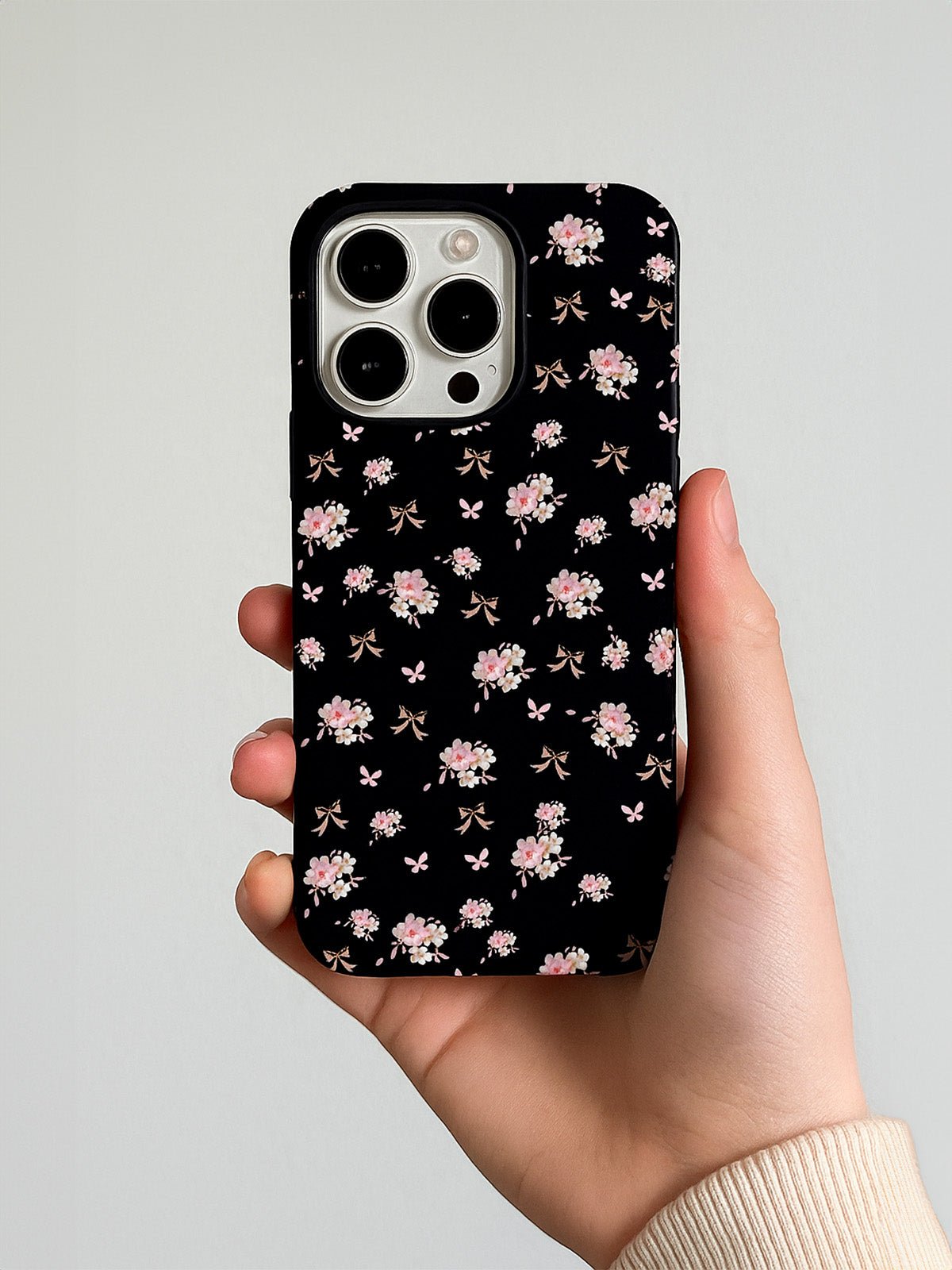 Coque iPhone noire fleurs sakura, motif floral délicat, protection intégrale antichoc, surface mate, design raffiné, modèle Sakura - Coque iPhone - Noir iPhone XR