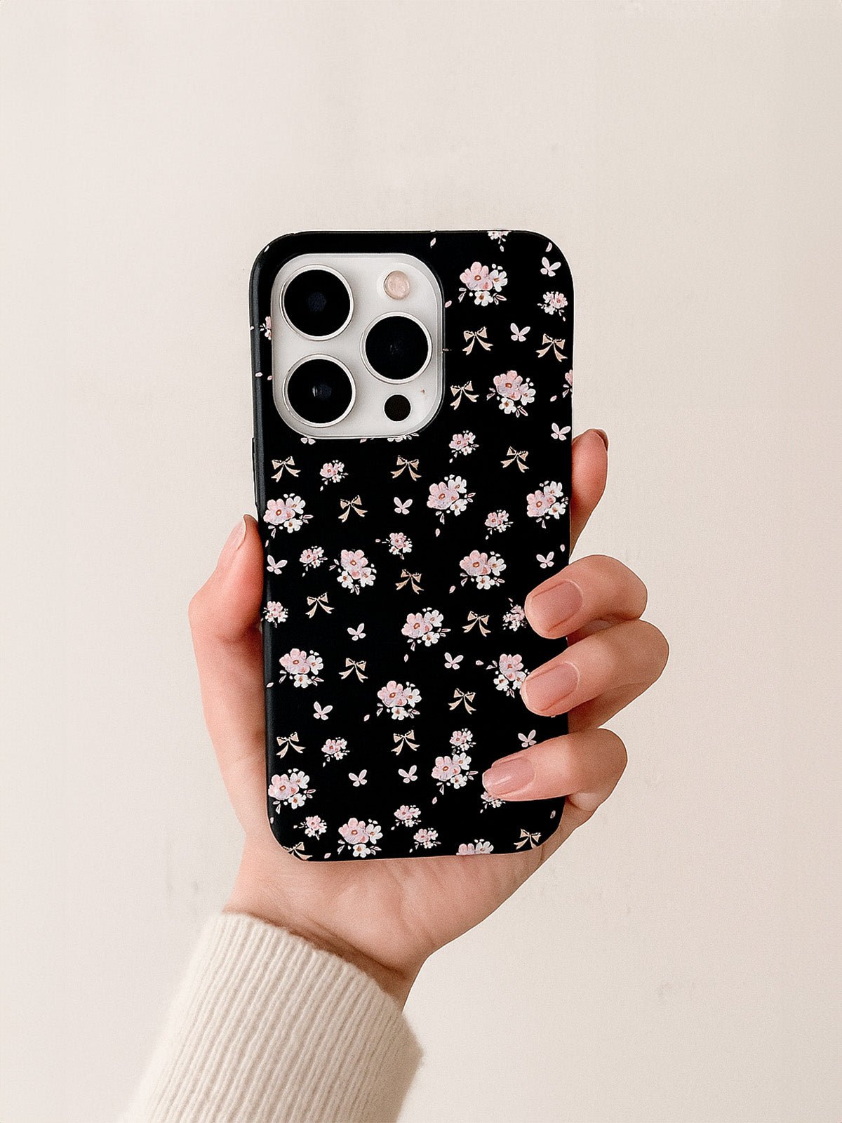 Coque iPhone noire fleurs sakura, motif floral délicat, protection intégrale antichoc, surface mate, design raffiné, modèle Sakura - Coque iPhone - Noir iPhone XR