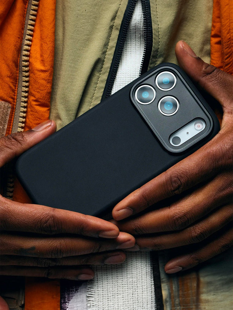 Coque iPhone silicone liquide, douce au toucher, protection intégrale, antichoc, design mat, rebords caméra renforcés, modèle Zerbi - Coque iPhone - Noir iPhone 13