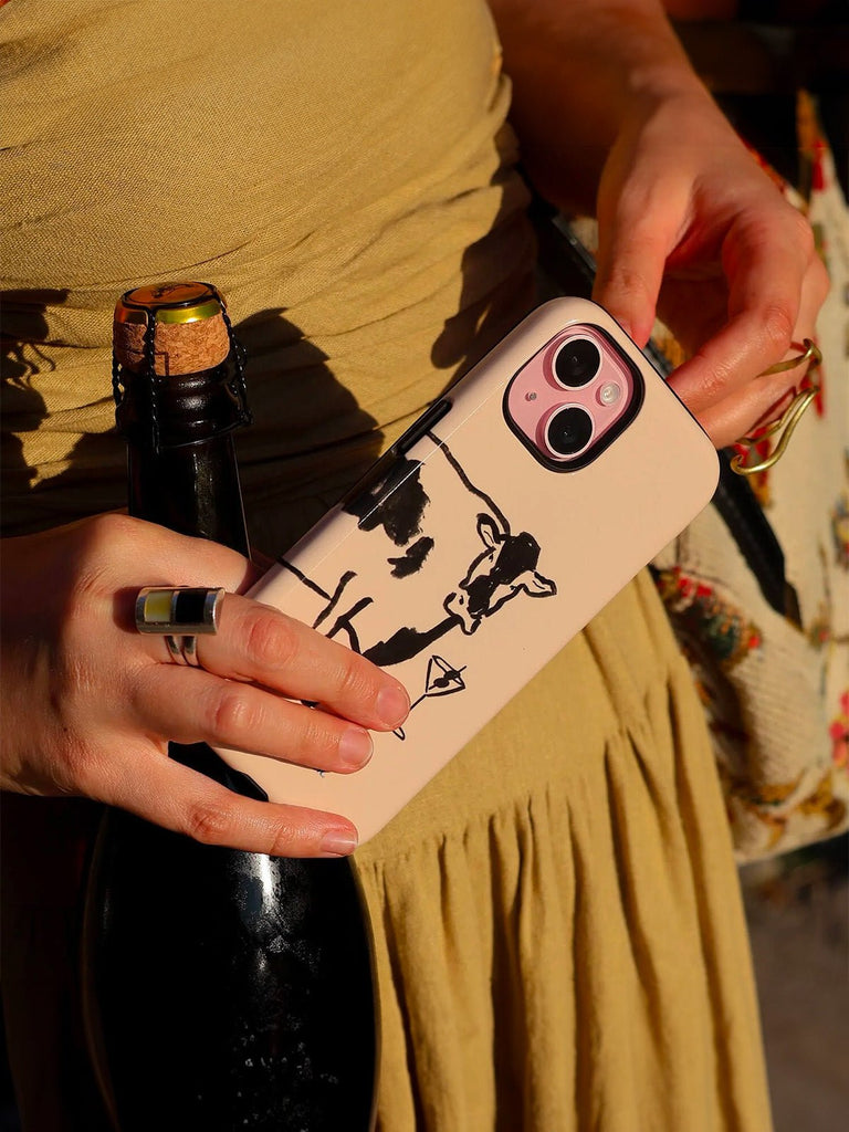 Coque iPhone vache cocktail, design original, protection anti - choc, finition brillante, compatible charge sans fil, modèle Margua - Coque iPhone - Beige iPhone 13