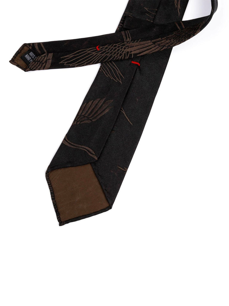Cravate homme en soie, motif grue, finition roulottée main, cravate trois plis, style chinois traditionnel, sans doublure, texture fluide, modèle Aurélien - Bonnets - Café