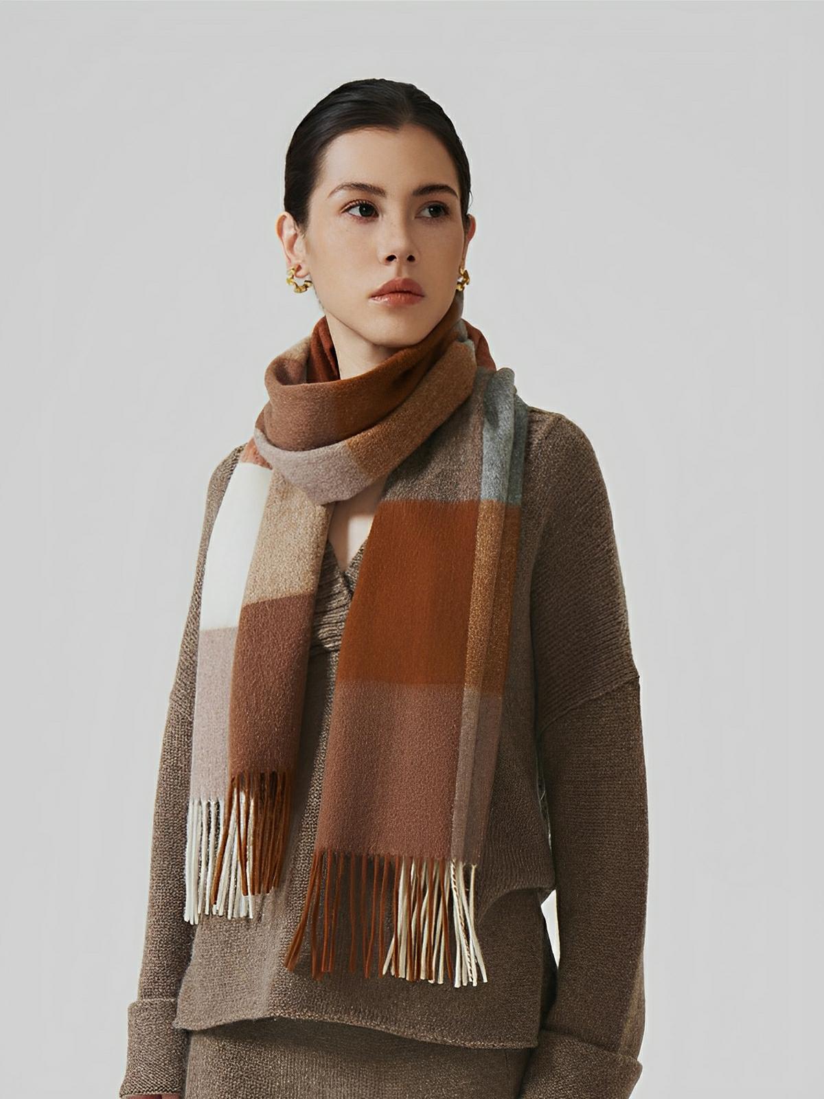 Écharpe 100% laine douce, à carreaux, accessoire chaud et tendance pour l’hiver, écharpe longue avec franges élégantes, modèle Lucia - Écharpe - Multicolore